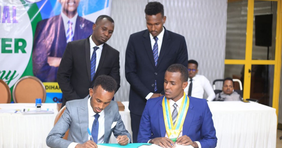Muhamed Nur Ahmed takes Oath as KIUSOMSA President