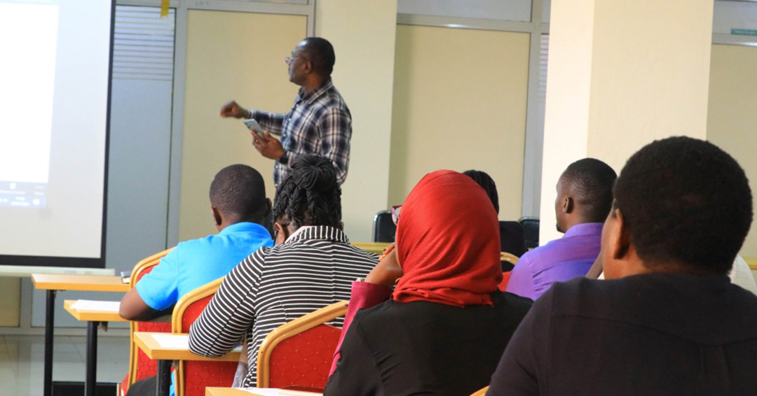 DHDR Holds Capacity-building Training for all Postgraduate students and staff